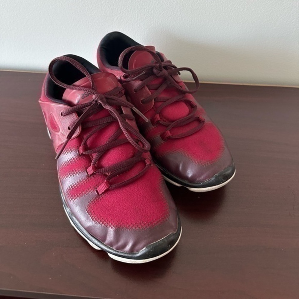 ASICS Gel Fit Vida Women Training Shoes Red sneakers 5.0
Condition 8/10 no flaws